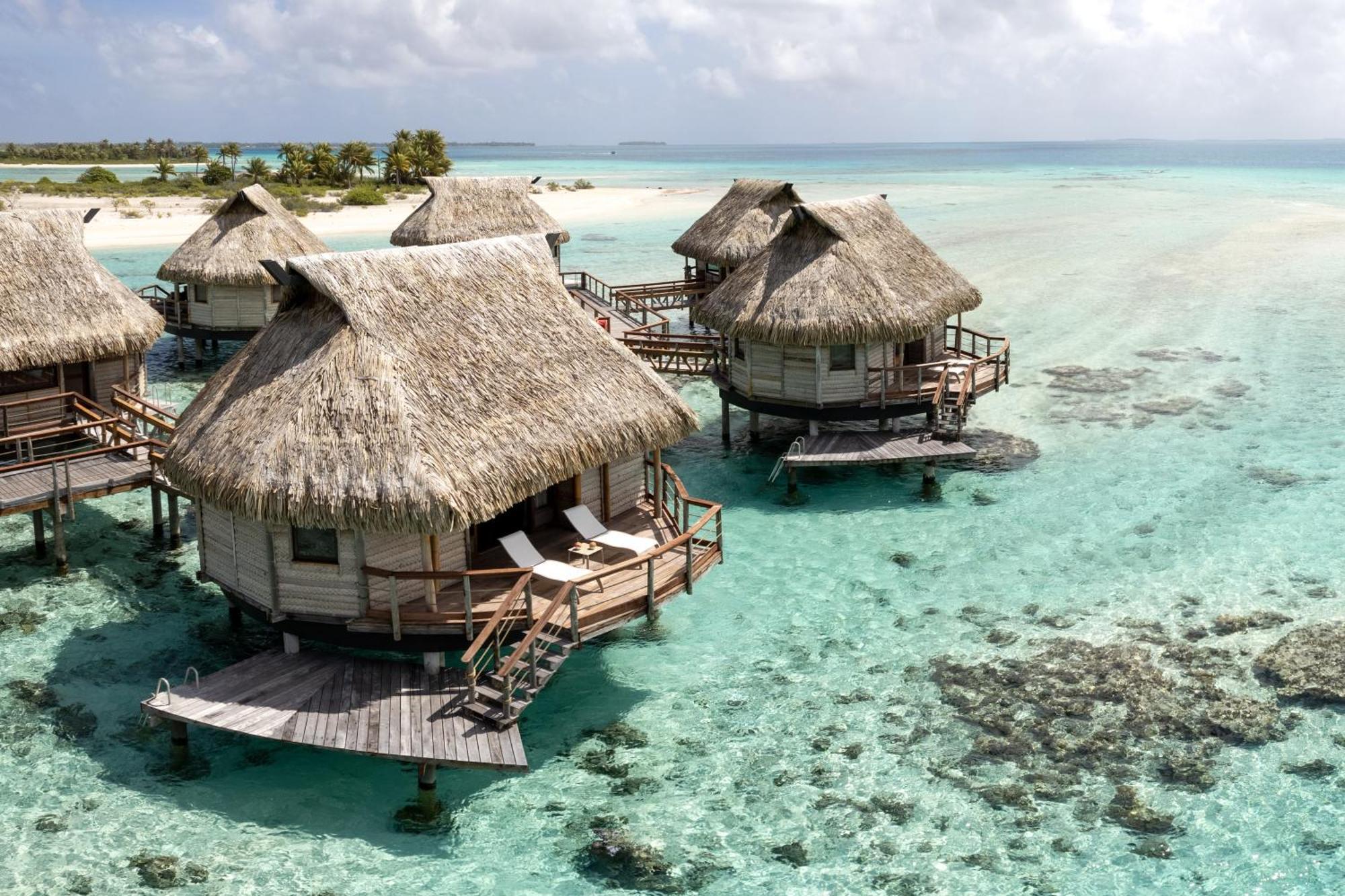Premium-Bungalow über dem Wasser